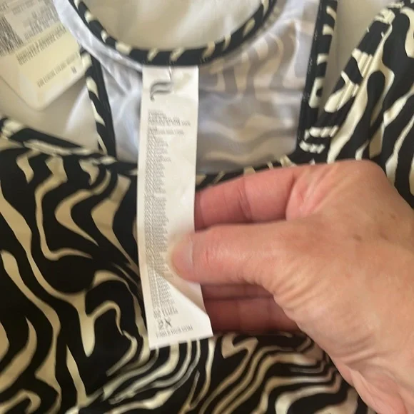 NWT lot of Fabletics White and Animal Print Sports bra - Picture 6 of 9